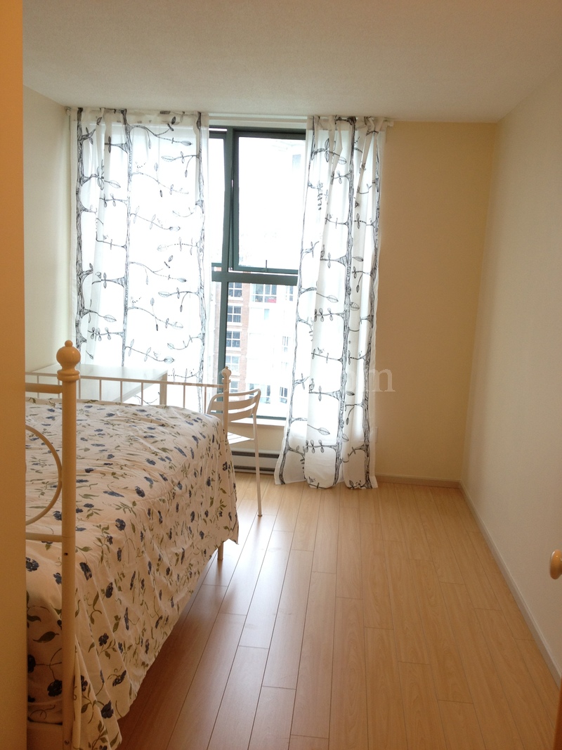 180223093709_Room2 Window.JPG